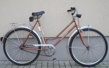 Dieses Exemplar von 1981 besitzt den grazilen Gepäckträger. Es fehlt das Kleidernetz. Der PUR-Sattel ist vermutlich nicht original, er wurde erst ab 1983 verwendet.