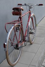 Die Lederriemen der Werkzeugtasche wurden bereits früher mal getauscht, sie neigen zum Durchscheuern.