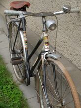 Bereifung von Kowalit, Klingel von Luther mit dem seinerzeit typischen Diamant-Logo.