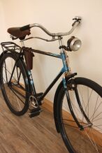 1952/53 befand sich am Sitzrohr ähnlich wie bei Mifa-Fahrrädern eine IFA-Raute. Steuerkopfschild noch mit der Ortsangabe Chemnitz VVB-IFA.