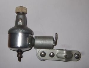 Zeitraum: spätestens 1953 bis 1954 Verwendung: u.a. Mifa Sport- und Tourenräder von 1954 Material: Zinkdruckguss, Stahl, Aluminium Farben/Varianten: silber, schwarz Bemerkungen: zur Linksmontage; Leistung 2,1 Watt