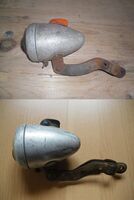 Zeitraum: 195? bis 195? Verwendung: Zubehörteil Material: Aluminium, Glas Bemerkungen: kleines Logo oben im Lampenglas; mit Fahr- und Bodenlicht (Umschalter in rot, blau oder schwarz)