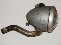 Lampe mit Auf- und Abblendlicht, Baugleich mit AUFA-Scheinwerfer, Baujahr: 1959, verbaut an: ??, Material: Eisen, Glas, Aluminium, bekannte Farben: silber, schwarz