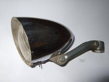 Variante des zuvor gezeigten Scheinwerfers mit verchromtem Gehäuse (seltene Ausführung).