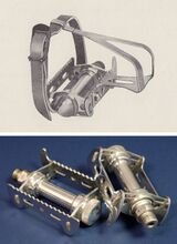 Leichtmetallrennpedale in Kastenausführung "Modell 6080" Zeitraum: 1954 bis 1957 Hersteller: FZTW Verwendung: Diamant Mod. 167 und 177 Material: Aluminium, Stahl (verchromt) Bemerkungen: mit Pedalhaken und Zugriemen; Pedalkörper aus Aluminium; Trittplatten aus verchromtem Stahl; hohlgebohrte Pedalachse
