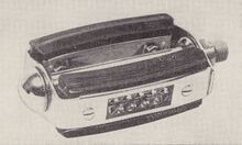Rahmenrückstrahlerpedale "Modell 6055" Zeitraum: 195x bis 195x (hier: 1954) Hersteller: FZTW Verwendung: Sportfahrräder Material: Gummi, Stahl (verchromt), Glas Bemerkungen: aufgepresste Staubkappe