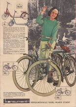 Auszug aus dem Katalog des konsument-Versandhauses Karl-Marx-Stadt (heute Chemnitz) von 1965. Die gezeigten Fahrräder besitzen noch Schutzbleche in der frühen Ausführung sowie in Rahmenfarbe lackierte Gepäckträger. Der Kettenschutz ist hier jedoch schon verchromt.