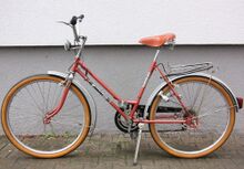 Junior Modell 358 (1984) Sattel, Kettenschutz und Pedale nicht original. Der Dynamo ist mit einem Spritzschutz versehen, der sonst nur an den Sporträdern von Mifa verwendet wurde.