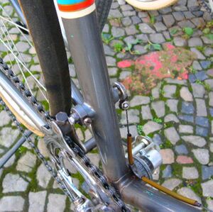 Umwerfer mit improvisierter Zugumlenkung am Tretlager