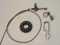 Zeitraum: 195? - 196? Bemerkungen: Zubehör für die Dreigang-Kettenschaltung: Schalthebel und -zug; starres Dreigangritzel; Kettenleitbolzen; Kettenfänger (nur für Rücktrittnaben erforderlich)