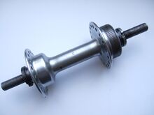 FuS-Nabe Zeitraum: 195x bis 1955 Verwendung: Diamant Sporträder Material: Stahl (verchromt) Bemerkungen: linkes Lager innenliegend; keine besondere Staubabdichtung der Lager