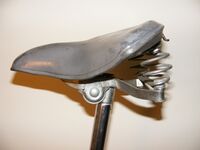 Tourensattel mit grauer Gummidecke, hergestellt 197?-198?