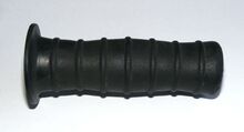 Fahrradgriffe Kennzeichnung: keine Zeitraum: 198x bis 1990/91 Verwendung: Diamant, Mifa, IFA Touring Material: Kunststoff Farben: schwarz, weiß Bemerkungen: raue Oberfläche, sehr elastisch, Hersteller unbekannt, normal-lange Ausführung