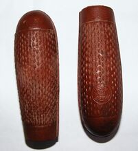 "Rotpunkt" - Fahrradgriffe Kennzeichnung: Rotpunkt-Logo Zeitraum: Mitte der 1950er Jahre Verwendung: Zubehörteil Material: Gummi Farben: rot (abgebildet), blau Bemerkungen: -