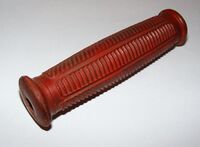 "HAGUFA" - Fahrradgriffe Prägung: -- Zeitraum: vrmtl. 60er Jahre Verwendung: vrmtl. Zubehörteil Material: Gummi Farben: rot Bemerkungen: ohne Hersteller-Kennzeichnung