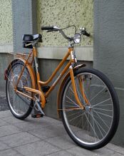 IFA Touring Modell 157 (1990) Ein weiteres Damenrad, hier im Farbton Saharabraun. Vollständig original erhalten.