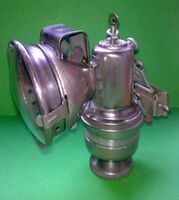 Karbidlampe von Köhlers Söhne in sehr konservativer Formgestaltung.