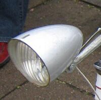 FER Scheinwerfer ähnlich dem links abgebildeten, jedoch mit Metallgehäuse; etwa zwischen 1967 und 1971 verwendet