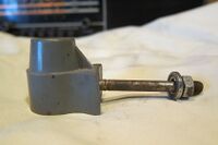 Führung für Stempelbremse Zeitraum: ca. 1977 - ca. 1980 Material: Kunststoff Bemerkungen: Mutter gesteckt, Versteifung, beige