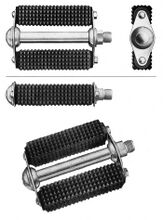 Gummiblockpedale (ohne Reflektoren) "Infesto Nr. 100" Zeitraum: 1954 bis mind. 1964 Hersteller: Infesto Verwendung: Herren-Tourenräder Material: Stahl (verchromt), Gummi Bemerkungen: aufgepresste Staubkappe, Trittfläche 97x82mm