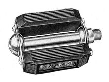 Rückstrahlerpedale "Infesto Nr. 400" Zeitraum: 195x bis mind. 1965 Hersteller: Infesto Verwendung: Damen-Tourenräder Material: Stahl (verchromt), Gummi, Glas Bemerkungen: aufgepresste Staubkappe, Trittfläche 80x72mm