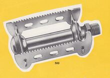 Bahn-Rennpedale in Kastenausführung "Infesto Nr. 500" Zeitraum: 195x bis 19xx (hier: 1957) Hersteller: Infesto Verwendung: Diamant Bahnräder Material: Stahl (verchromt) Bemerkungen: geschraubte Staubkappe; vrmtl. hohlgebohrte Pedalachse