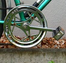 Kettenblatt von Thun (Import BRD) Zeitraum: 1988 bis 1990 Verwendung: Rennsporträder von Diamant Material: Stahl (verchromt) Größe: 48 Zähne Zahnbreite: 2,1 mm (für 3/32"-Kette) Bemerkungen: mit Kettenschutzring