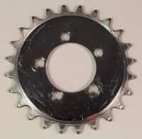 Saalsport-Kettenblatt Zeitraum: 1949 bis 1990 Verwendung: Möve- und Mifa-Saalsporträder Material: Stahl (verchromt) Befestigung: 5-Punkt-Befestigung (50mm Lochkreisdurchmesser) Größe: 24 Zähne Zahnbreite: 3/16" (4,5mm) Bemerkungen: