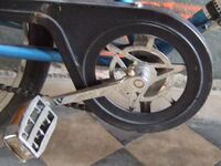 Zeitraum: 198? - 198? Verwendung: Tourensporträder von Diamant Kettenblatt: 46 Zähne (1/8"), Stahl (verchromt) Kurbel: Kurbelarme mit rechteckigem Querschnitt, Stahl (verchromt) Verbindung: Nietverbindung Tretlager: ? Bemerkungen: -