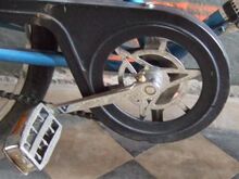 Kettenblatt für Getriebe-Typ 8041 S Zeitraum: spätestens 1988 bis 1990 Verwendung: Tourensporträder von Diamant und Mifa Material: Stahl (verchromt) Größe: 46 Zähne Zahnbreite: 2,8 mm (für 1/8"-Kette) Bemerkungen: