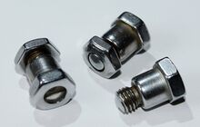 hohlgebohrte Kettenblattbolzen (Standardausführung) Zeitraum: 1954 bis 1990 Verwendung: Diamant Rennräder und (Luxus-)Sporträder (mit Gütezeichen "S") Material: Stahl (verchromt) Länge des Passbolzens: 7 mm Durchmesser des Passbolzens: 9 mm Gewindemaß: FG 6,35 Schlüsselweite: 11 mm Bemerkungen: leichte Variation der Kopfform über den Produktionszeitraum