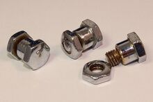 Kettenblattbolzen mit Linsenkopf (Sportausführung) Zeitraum: 195x bis 1962 Verwendung: Diamant Sporträder Material: Stahl (verchromt) Länge des Passbolzens: 7 mm Durchmesser des Passbolzens: 9 mm Gewindemaß: FG 6,35 Schlüsselweite: 11 mm Bemerkungen: leichte Variation der Kopf- und Mutterform über den Produktionszeitraum