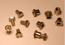 Bolzen für Doppelkettenblatt Zeitraum: 197x bis 1990 Verwendung: Diamant Rennräder Material: Stahl (verzinkt) Länge des Passbolzens: 5 mm Durchmesser des Passbolzens: 7 mm Bemerkungen: Schraubenkopf eingesenkt und mit ESKA-Prägung