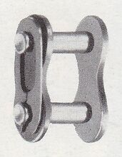 Kettenschloss mit Federspange Zeitraum: Anfang 1950er Jahre bis 1990 Verwendung: alle Fahrradtypen ohne Schaltung Material: Stahl (brüniert) Bemerkungen: dreiteiliges Verschlussglied