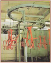 Rahmen und Gabeln des Modells IV in der Lackierstraße, um 1979.