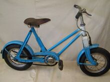 "Pionier"-Kinderrad, um 1955, Originallackierung. Vermutlich Originalausstattung.