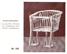 Kindersitz Zeitraum: 1950er bis 1980er Jahre Verwendung: Zubehörteil Material: Rohrgeflecht, natur Bemerkungen: Wurde über den Lenker gehängt. Von verschiedenen Herstellern produziert. Hier: Aus einem Katalog der Genossenschaft des Korbmacherhandwerks in den Bezirken Potsdam, Frankfurt und Cottbus, 1957.