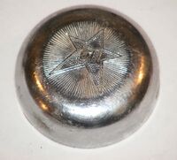 Klingeldeckel mit Motiv "60 in Stern", 70er Jahre, möglicherweise zum 60. Jubiläum der russischen Oktoberrevolution, Material: Stahl verchromt