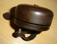 Zeitraum: 50er Jahre Hersteller: ARARA Verbaut an: ?? Deckel: Stahl, vrmtl. lackiert Unterteil: stahl, lackiert Bemerkungen: Herstellerlogo auf Drücker, Gütezeichen "2"