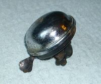 Zeitraum: vrmtl. frühe 50er Jahre Hersteller: M Ruhla Verbaut an: ?? Deckel: Stahl, verchromt Unterteil: Stahl, brüniert/lackiert Bemerkungen: