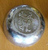 Zeitraum: vrmtl. 70er Jahre Hersteller: ?? Verbaut an: ?? Deckel: Stahl, verchromt Unterteil: -- Bemerkungen: