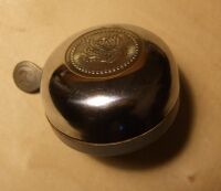 Klingel mit floraler Prägung, 50er/60erJahre, verbaut an: Diamant Sporträdern, Material: Stahl verchromt, lackiert, Hersteller: ??