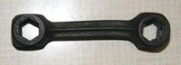 Mehrfach-Schraubenschlüssel ("Knochen") Zeitraum: vrmtl. 50er/60er Jahre Material: Stahl Hersteller: ? Bemerkungen: für die Werkzeugtasche