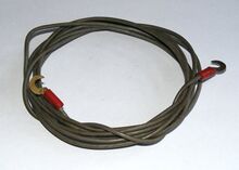 Zeitraum: 1950er/1960er Jahre Hersteller: ? Ummantelung: Gummi Farbe: dunkelgrau Bemerkungen: Mittelgroßer Querschnitt