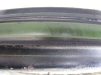 Schutzbleche und Felgen mit breitem Mittelstreifen, Strahlenkopf und Mittelstreifen geflammt.