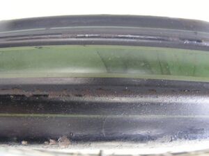 Schutzbleche und Felgen mit breitem Mittelstreifen, Strahlenkopf und Mittelstreifen geflammt.