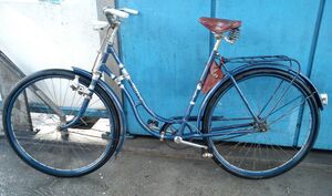 Modell 15 (Baujahr 1958) bis auf Scheinwerfer und Griffe dürfte sich das Rad im Originalzustand befinden.