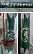 Hinweis auf die Modellnummer 250 im Dekor. Jedoch wirkt die 250 zum Teil frei Hand aufgetragen.