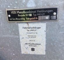 Typenschild (Aluminium, gedruckt und geprägt) für Anhänger des Typs MKH/F, hier: 1971.