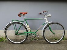 Abgesehen von der Luftpumpe befindet sich das gezeigte Fahrrad im Originalzustand.